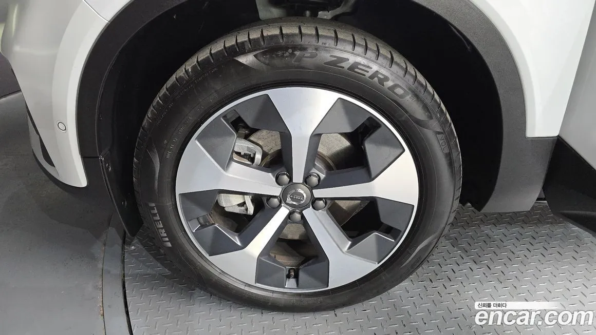 Volvo XC40 2024 из KR, фото 7