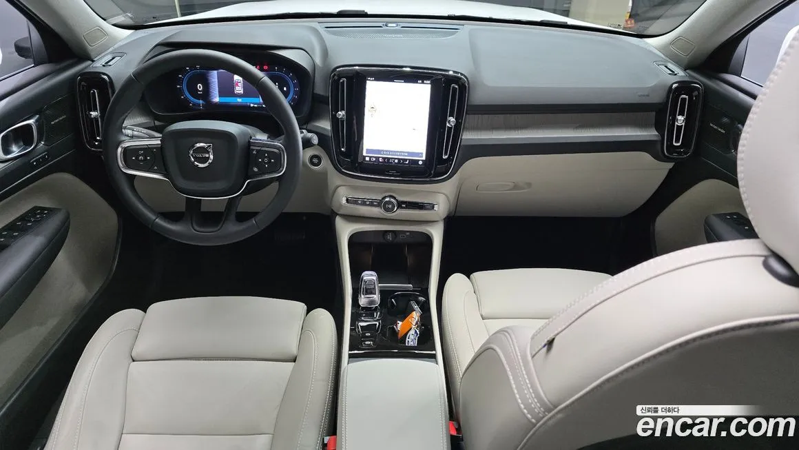 Volvo XC40 2024 из KR, фото 2