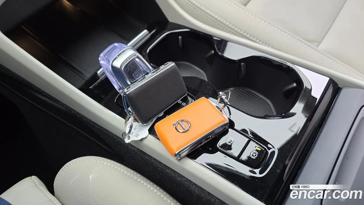 Volvo XC40 2024 из KR, фото 8