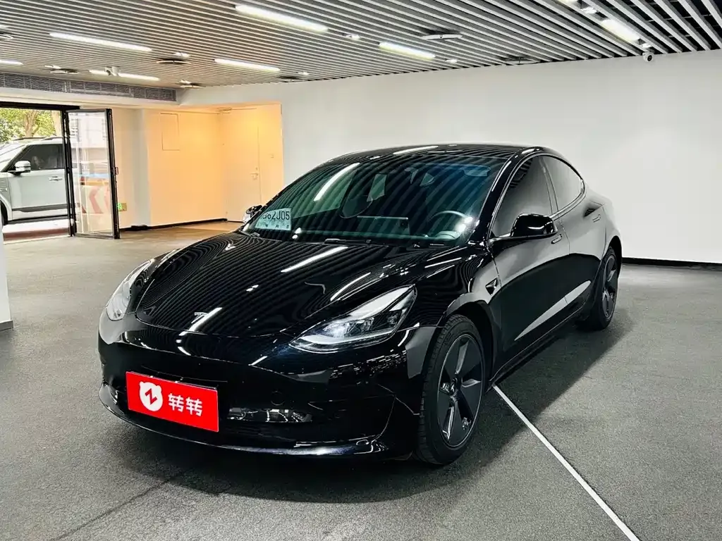 Tesla Model 3 — фото 1