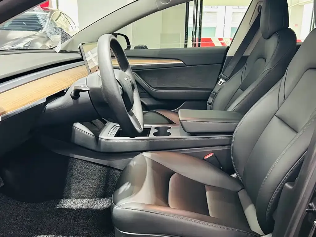 Tesla Model 3 — фото 3