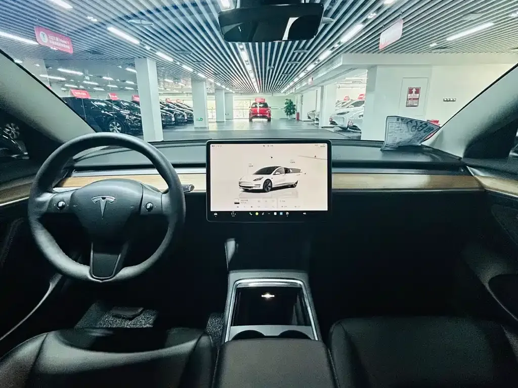 Tesla Model 3 — фото 9
