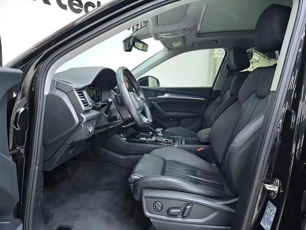 Audi Q5L 2022 из CN, фото 2