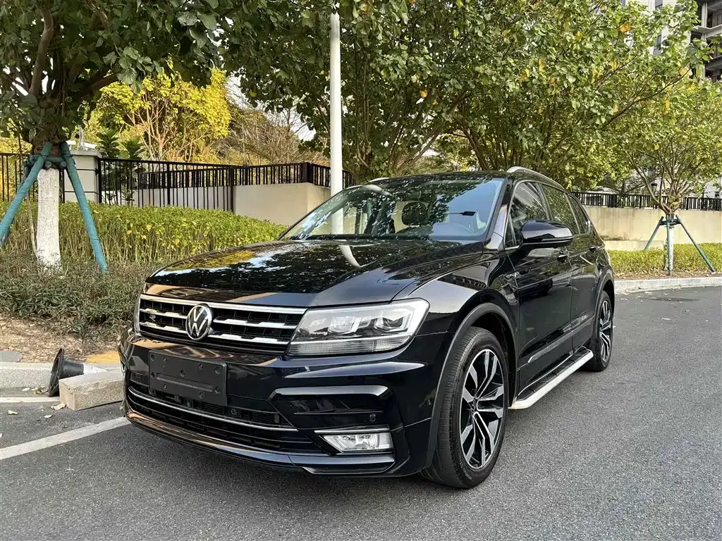 Volkswagen Tiguan L — фото 1