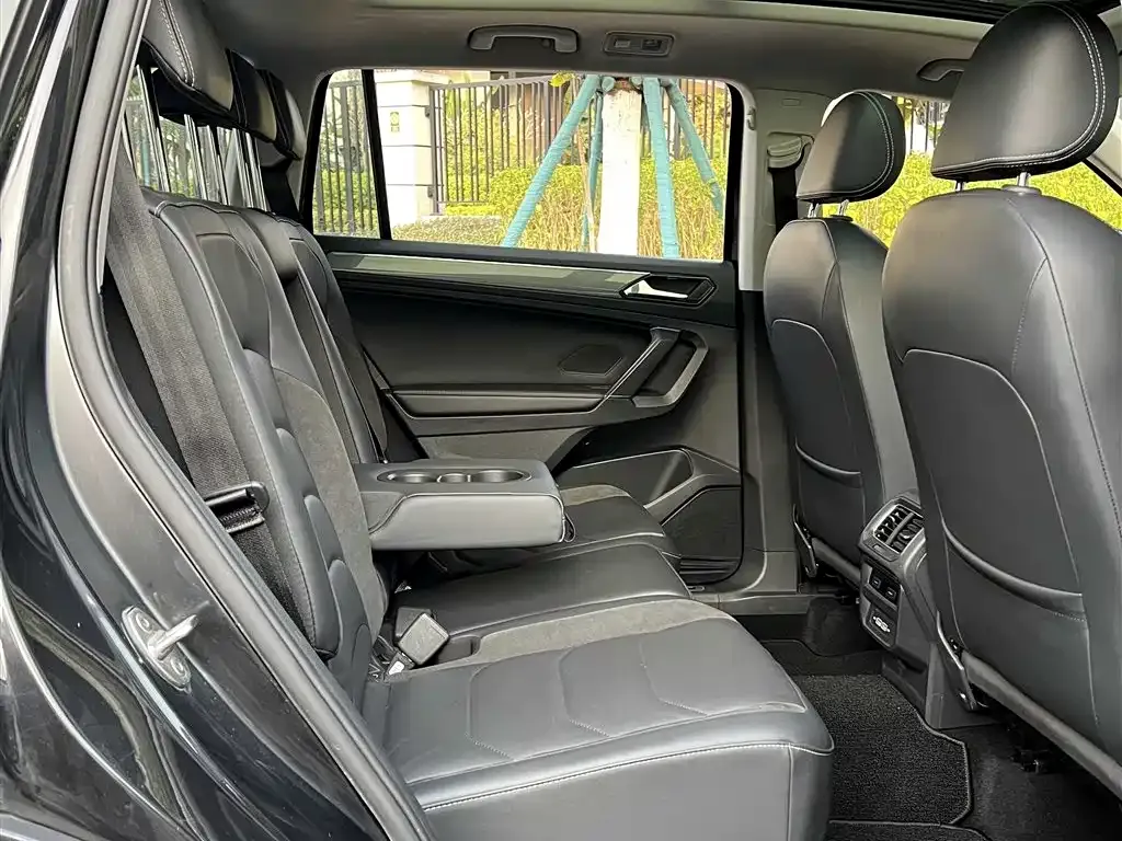 Volkswagen Tiguan L — фото 10