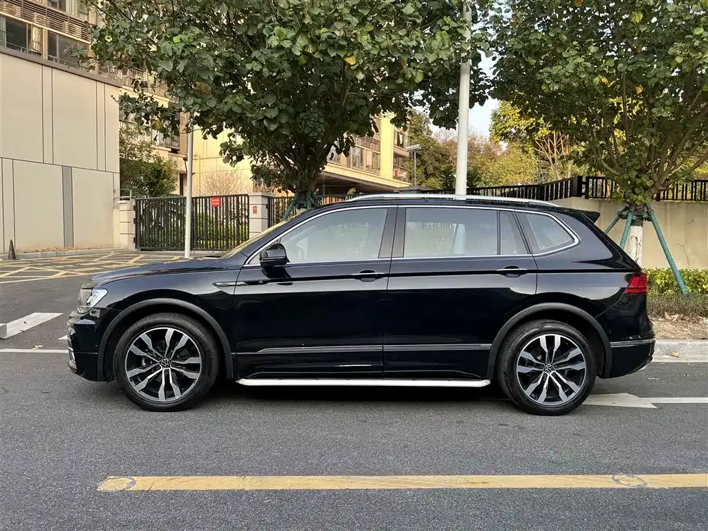Volkswagen Tiguan L — фото 9