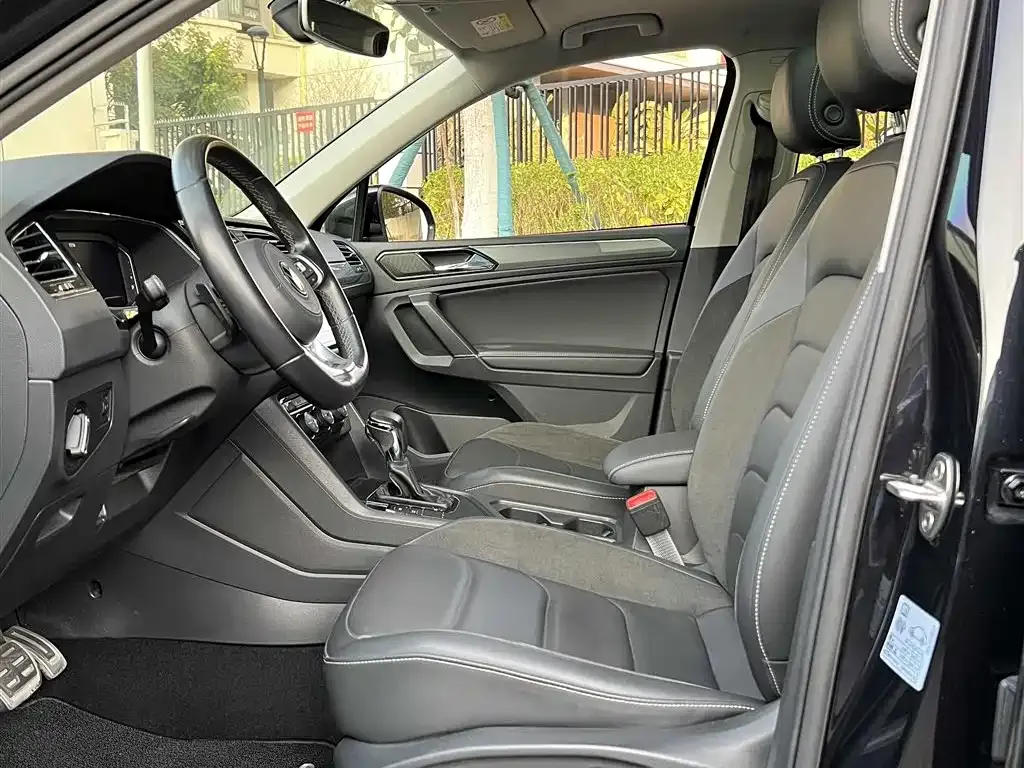 Volkswagen Tiguan L — фото 2