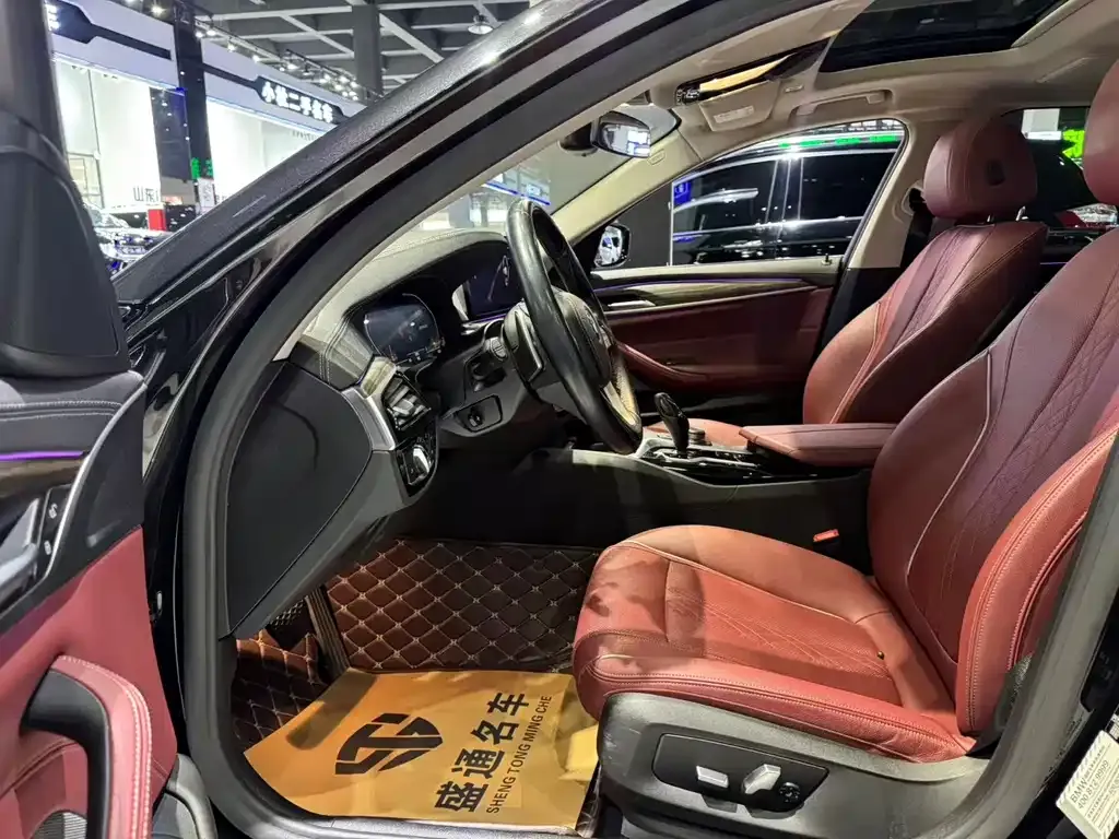 BMW 5 Series 2021 из CN, фото 2