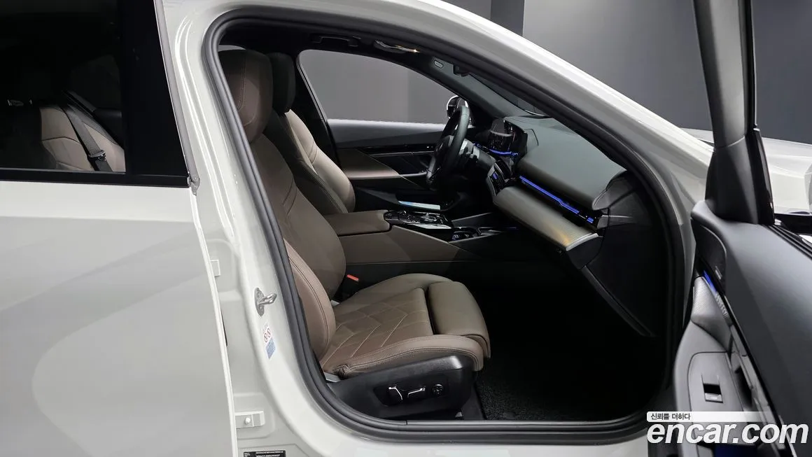 BMW 5-Series 2024 из KR, фото 5