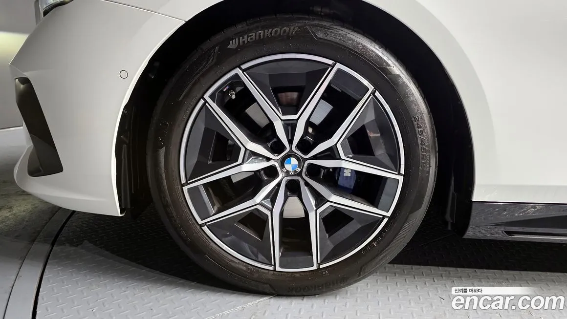 BMW 5-Series 2024 из KR, фото 6