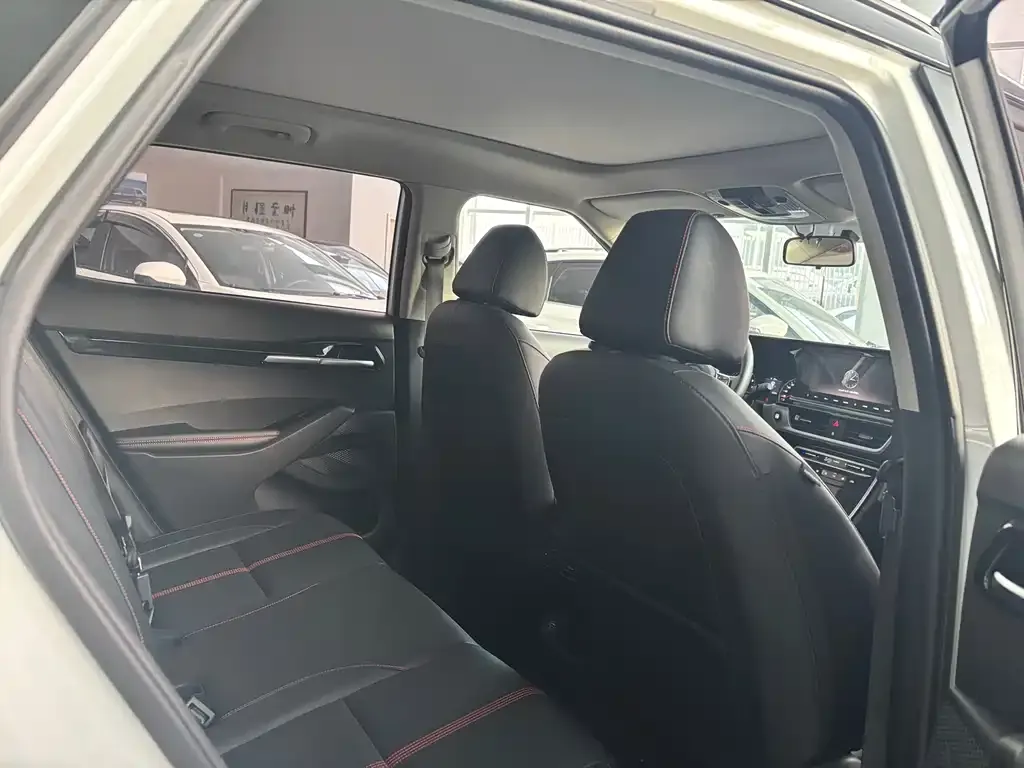 Kia KX3 2023 из CN, фото 9