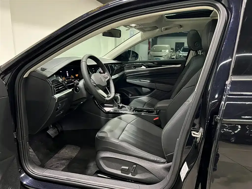 Volkswagen Passat 2023 из CN, фото 8