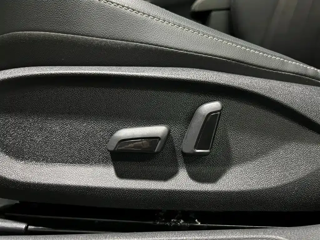 Volkswagen Passat 2023 из CN, фото 10