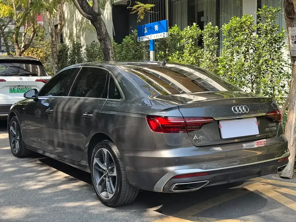 Audi A4L 2024 из CN, фото 9