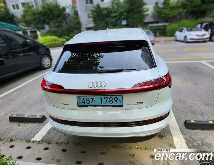 Audi e-tron 2022 из KR, фото 9