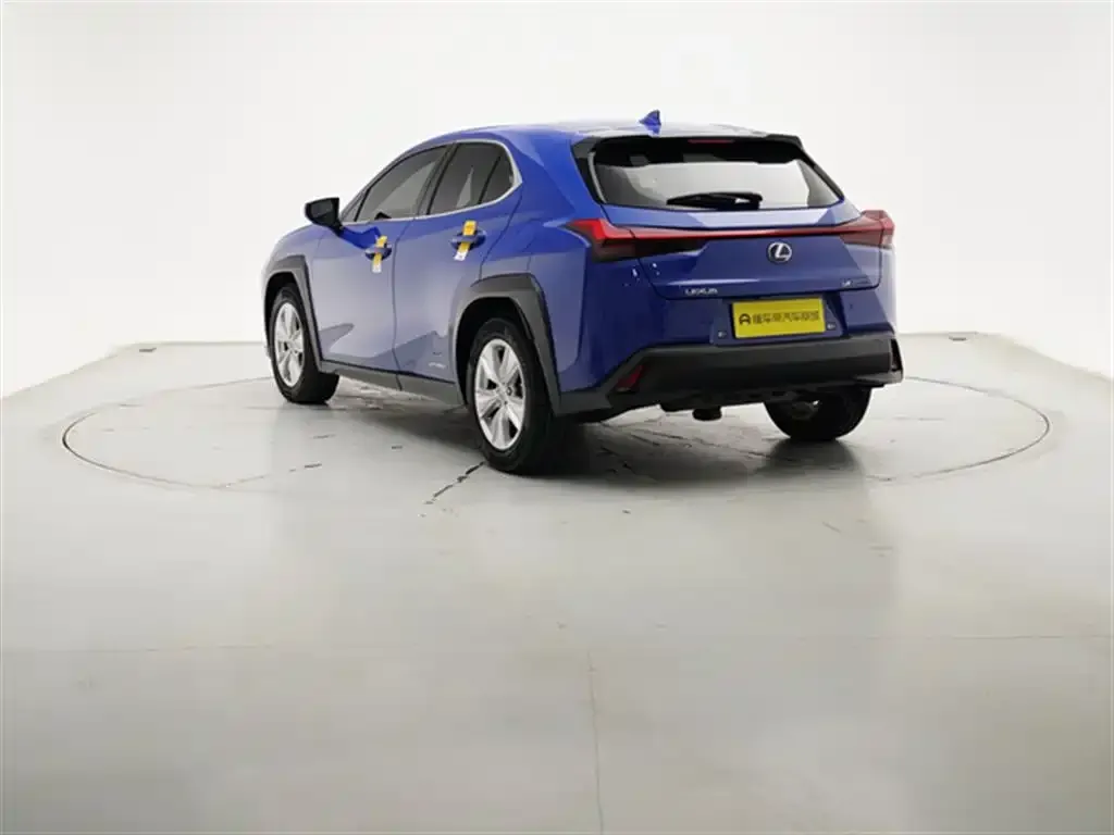 Lexus UX — фото 2