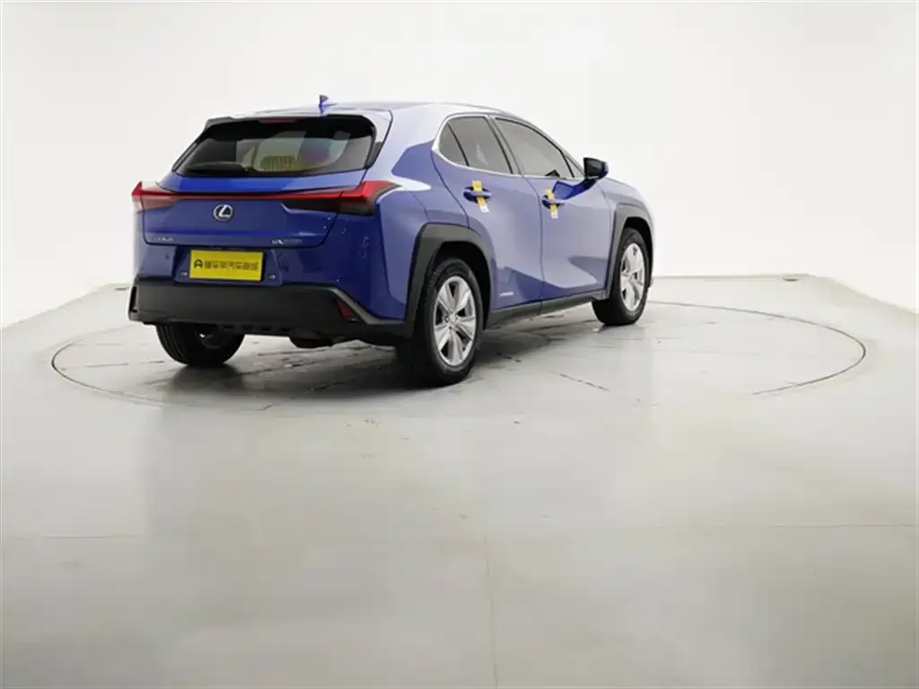 Lexus UX — фото 8