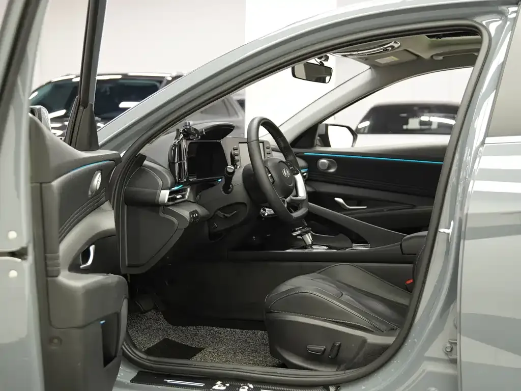 Hyundai Elantra 2023 из CN, фото 10