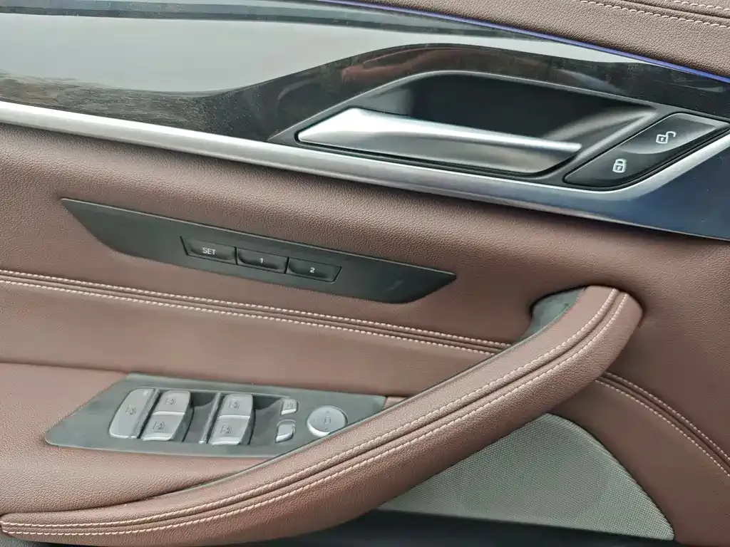 BMW 5 Series 2023 из CN, фото 4