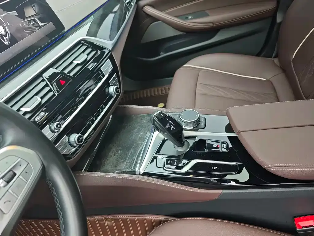 BMW 5 Series 2023 из CN, фото 6