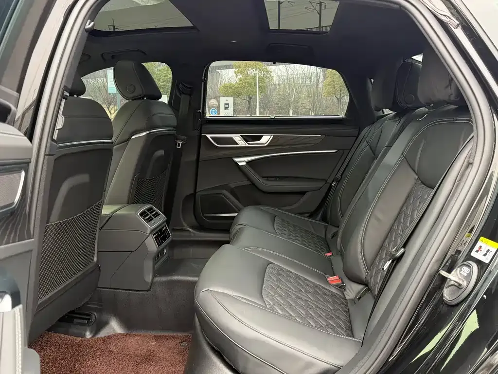 Audi A6L 2024 из CN, фото 5