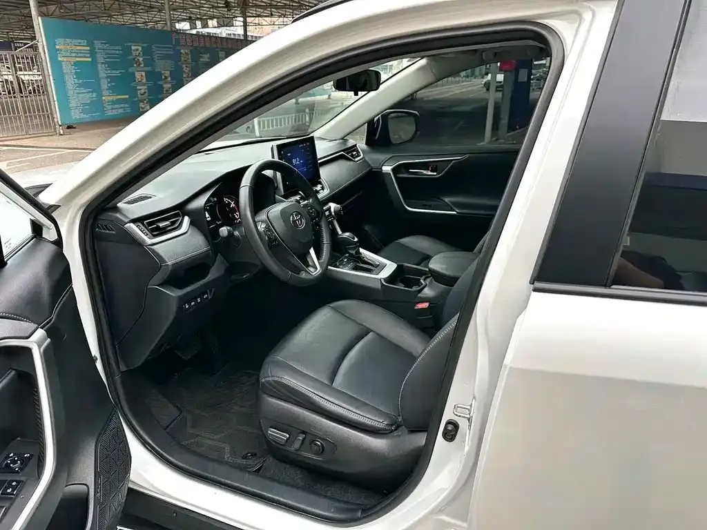 Toyota RAV4 2021 из CN, фото 3