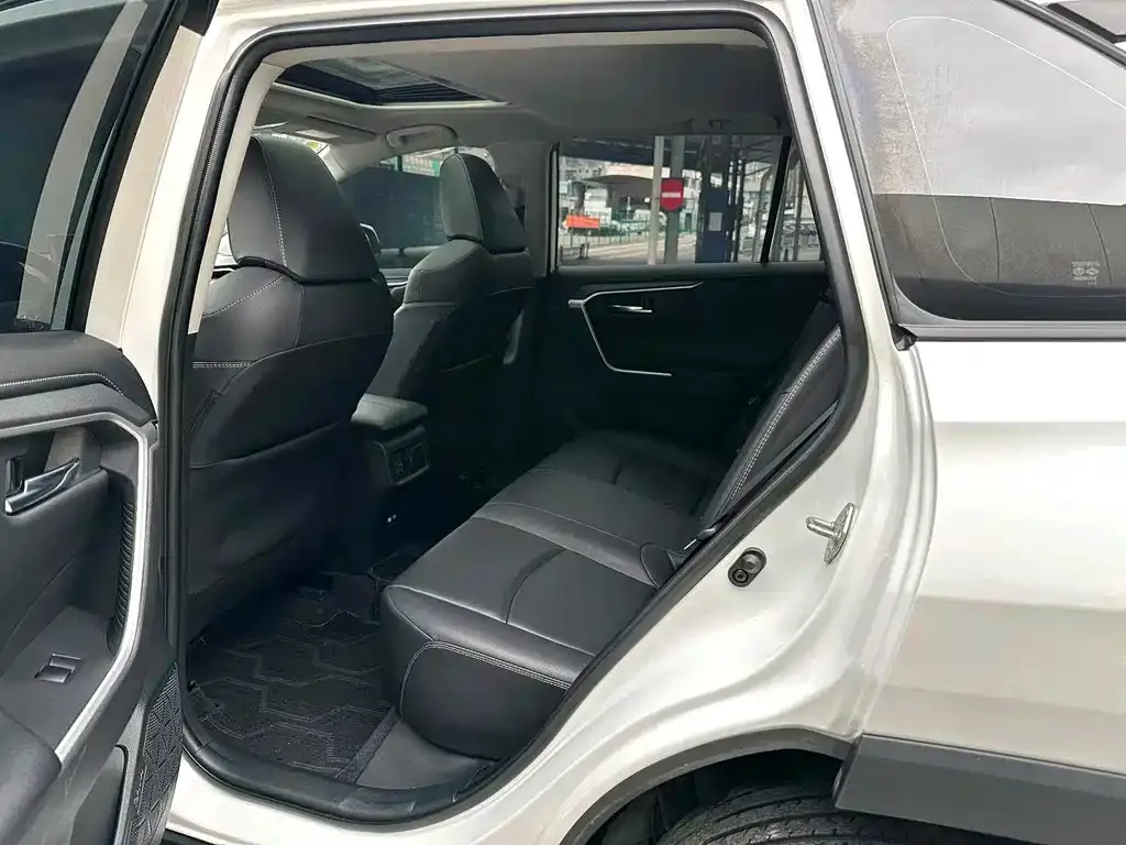 Toyota RAV4 2021 из CN, фото 2
