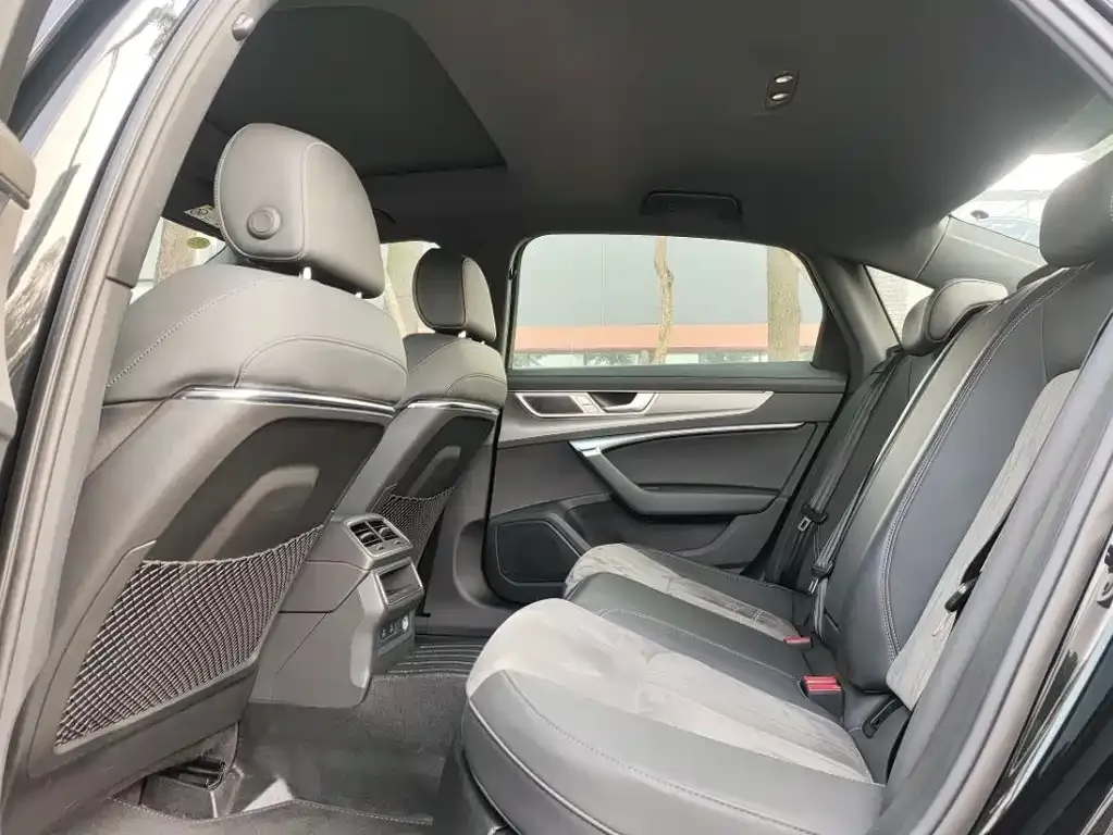 Audi A6L 2023 из CN, фото 6