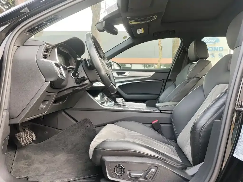 Audi A6L 2023 из CN, фото 4
