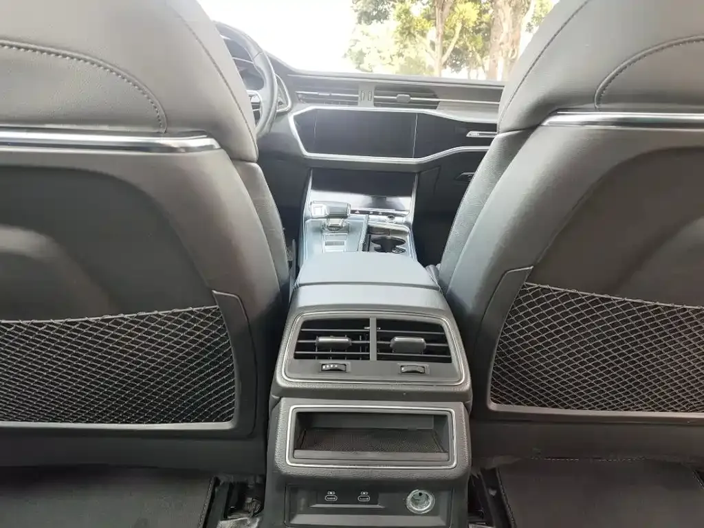 Audi A6L 2023 из CN, фото 3