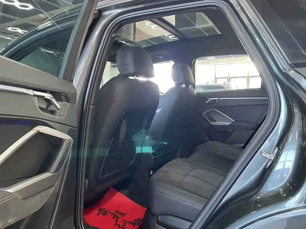Audi Q3 2023 из CN, фото 7