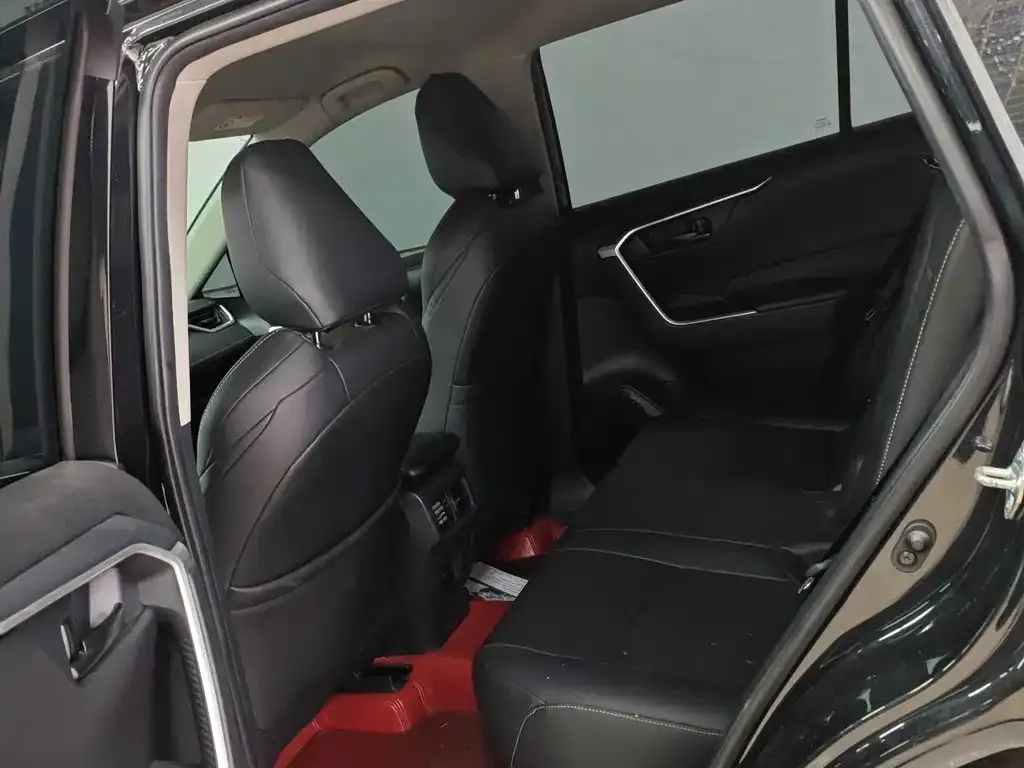 Toyota Wildlander 2023 из CN, фото 2