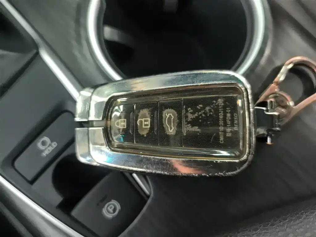 Toyota Camry 2021 из CN, фото 2