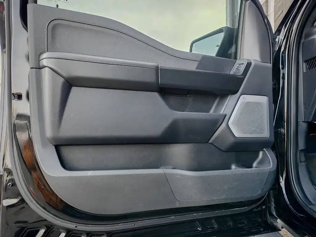 Ford F-150 Raptor 2023 из CN, фото 9