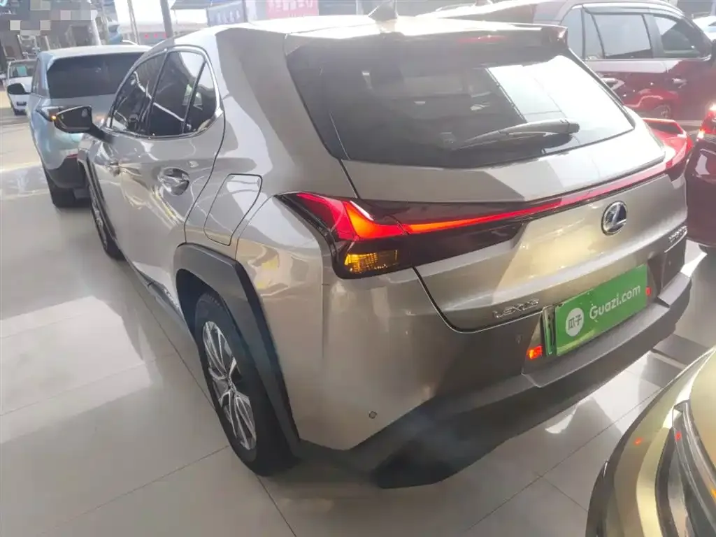 Lexus UX New Energy — фото 3