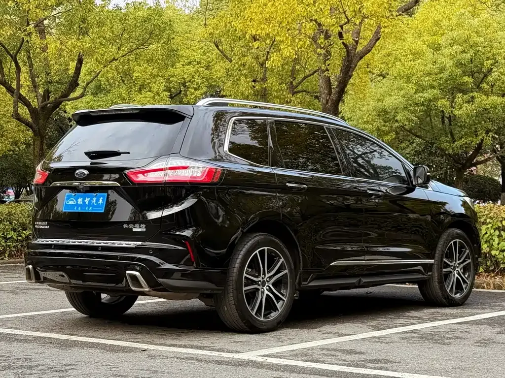 Ford Edge — фото 10