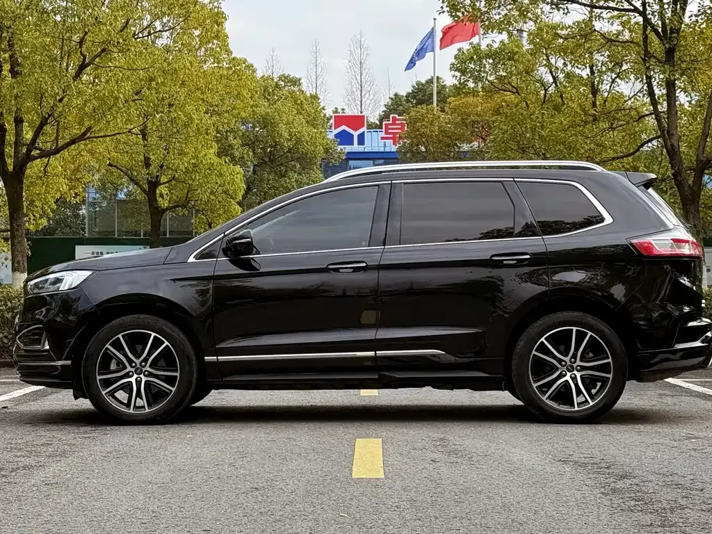 Ford Edge — фото 8