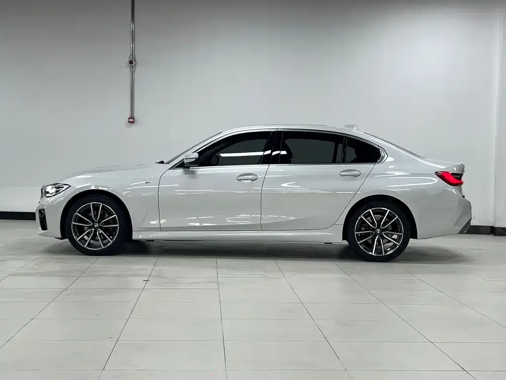 BMW 3 Series 2022 из CN, фото 2