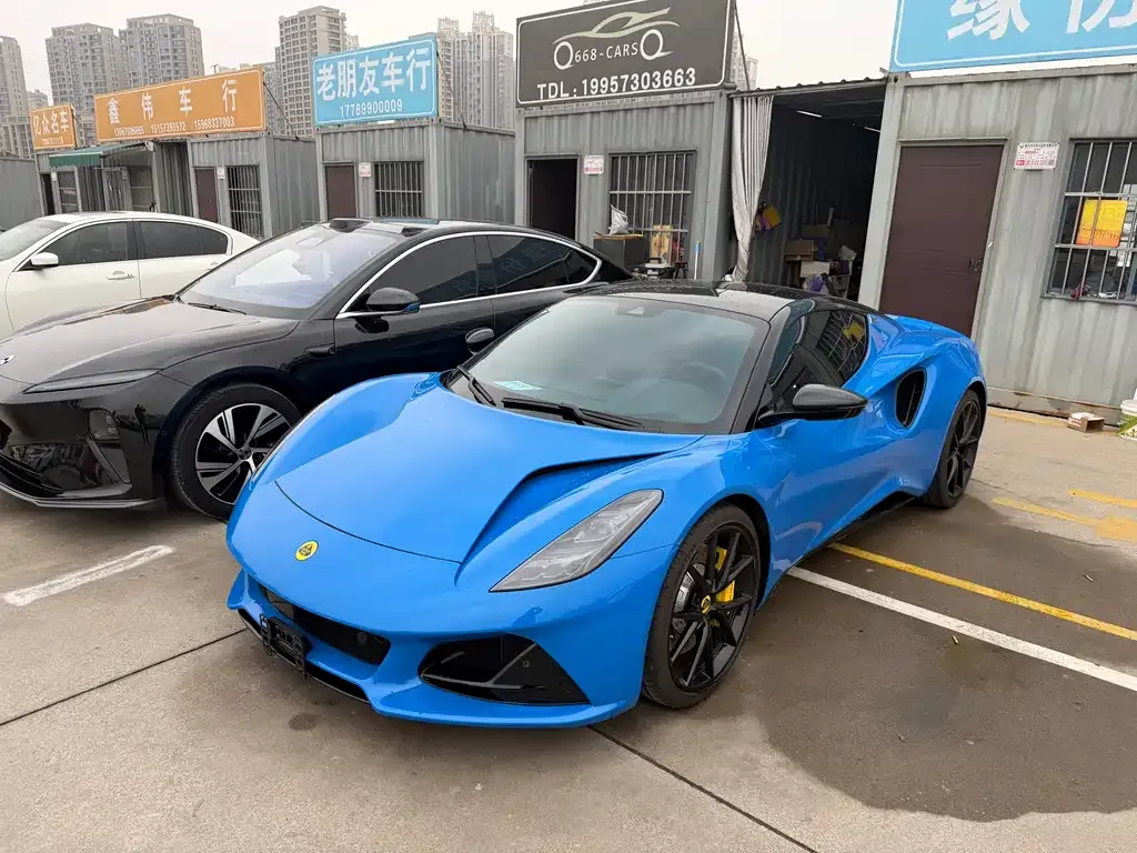 Lotus Emira — фото 1