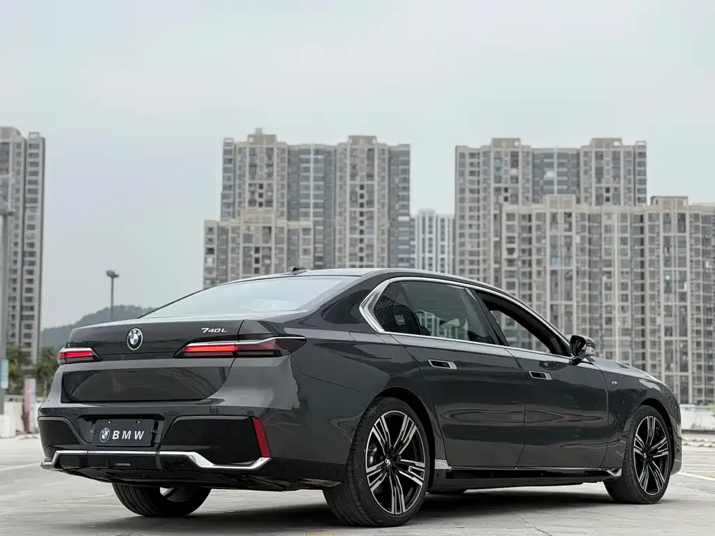 BMW 7 Series 2024 из CN, фото 7
