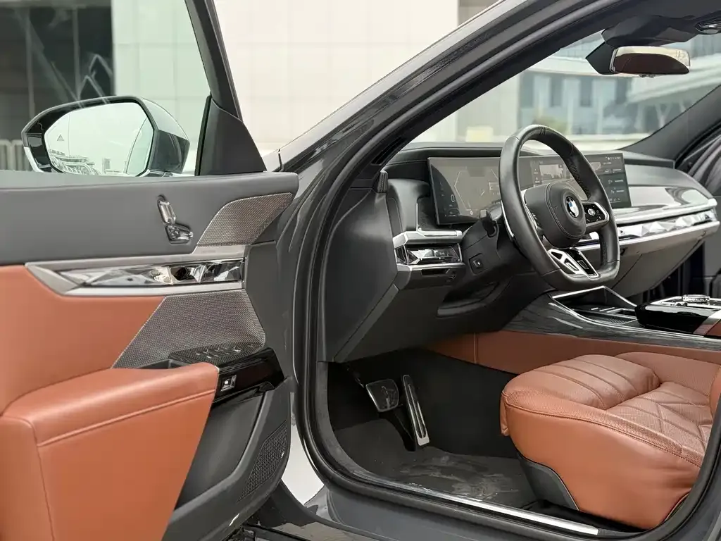 BMW 7 Series 2024 из CN, фото 8