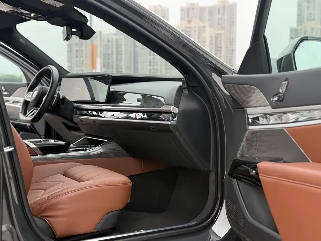 BMW 7 Series 2024 из CN, фото 4