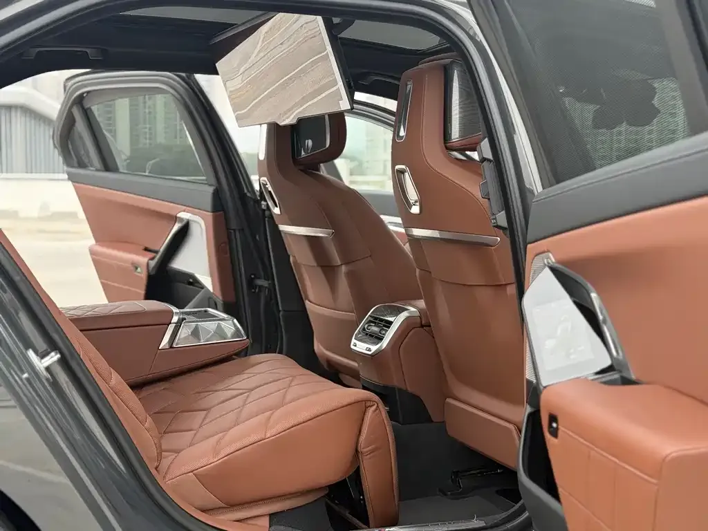 BMW 7 Series 2024 из CN, фото 6