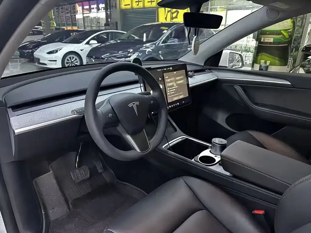 Tesla Model Y — фото 2