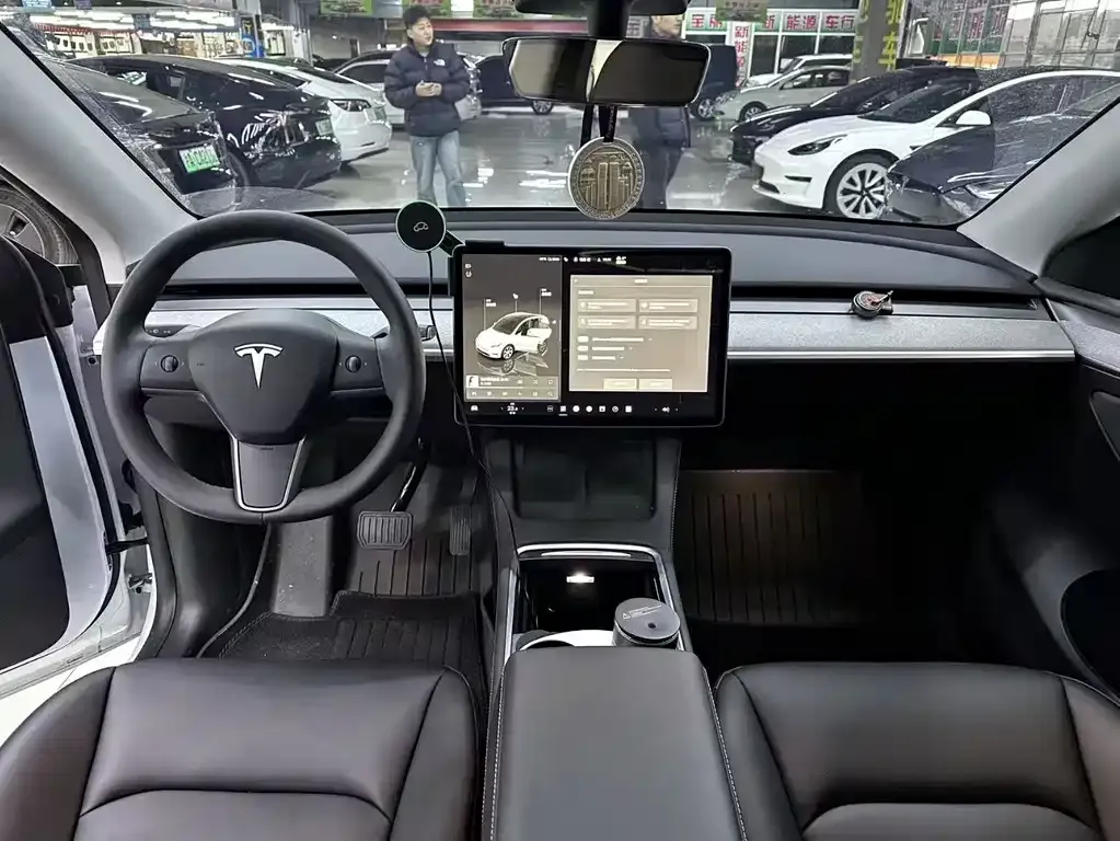 Tesla Model Y — фото 8