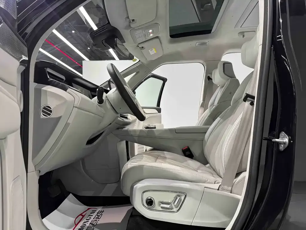 Volvo EM90 2025 из CN, фото 7
