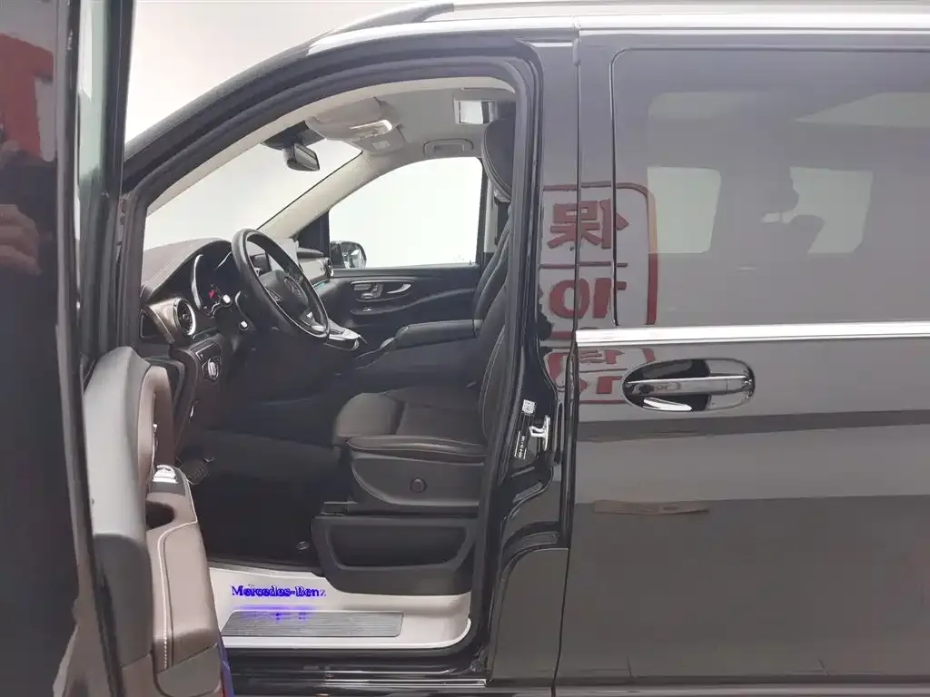 Mercedes-Benz V-Class 2024 из CN, фото 4