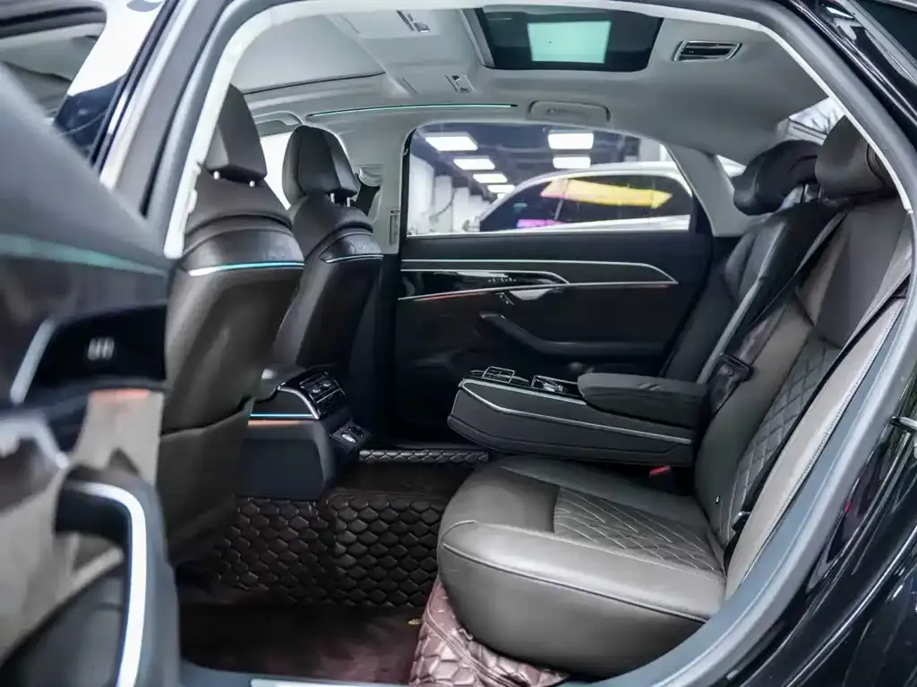Audi A8 2022 из CN, фото 7