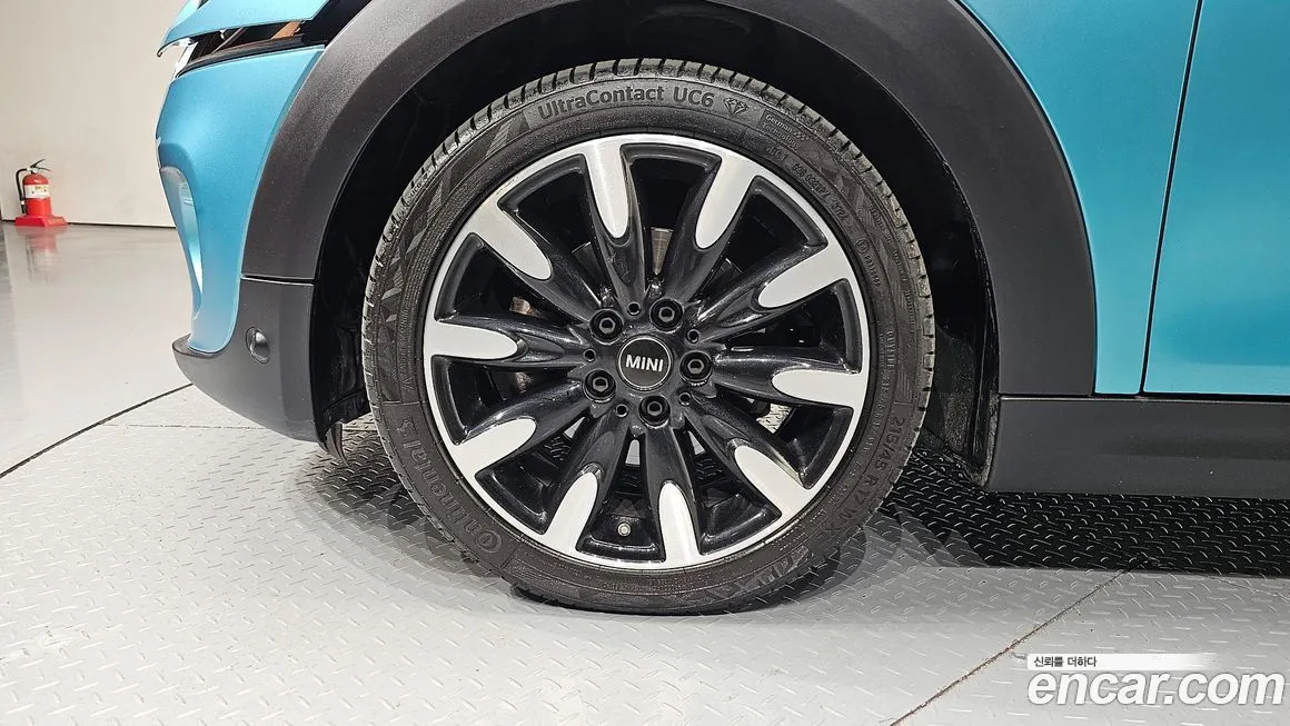 Mini Cooper Convertible 2021 из KR, фото 6