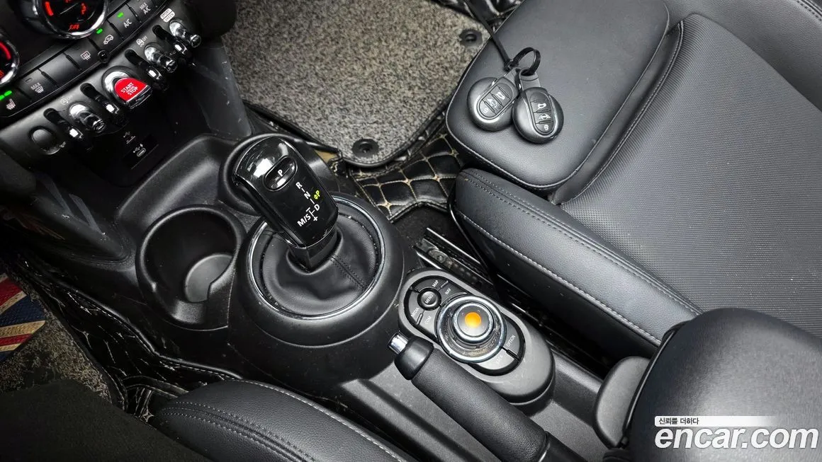 Mini Cooper Convertible 2021 из KR, фото 8